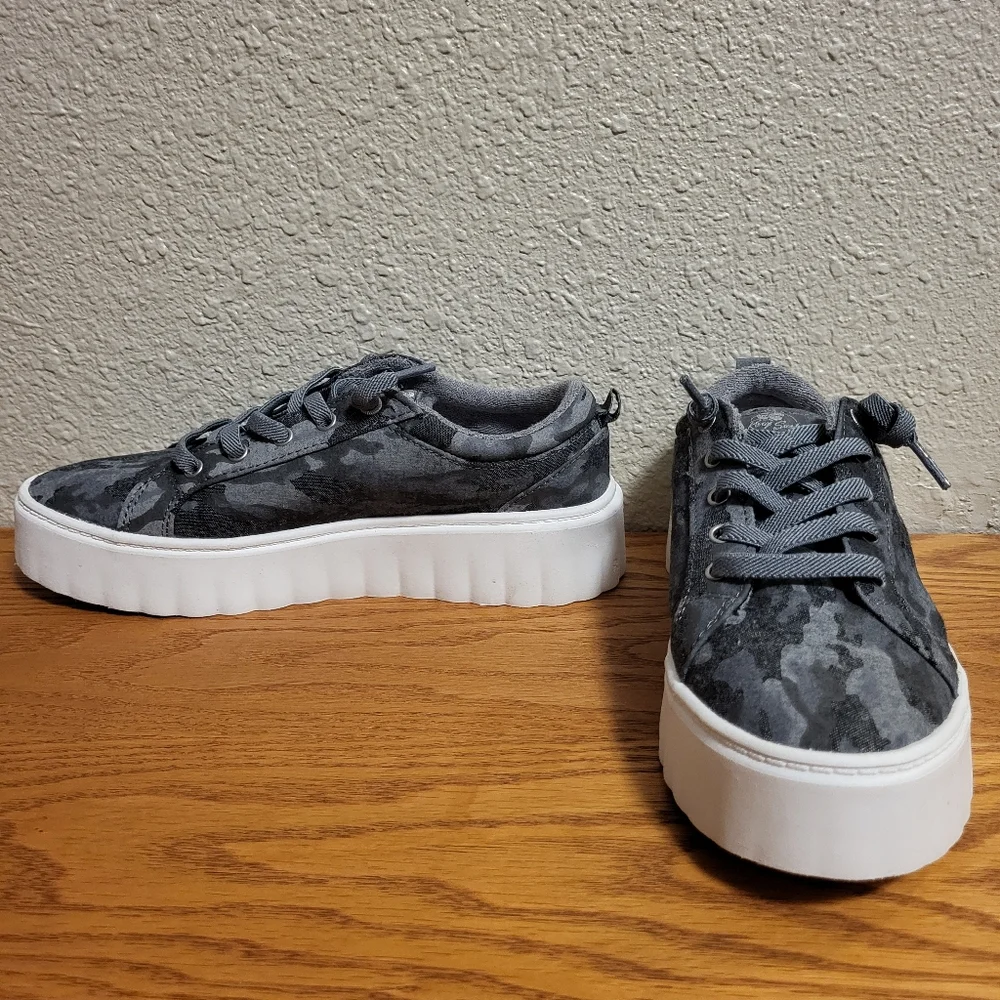 Roxy Gray Camo Sheilahh Sneaker Size 7½